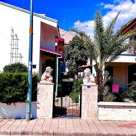 Apartamento Maldives, Right On Sea In Center Of