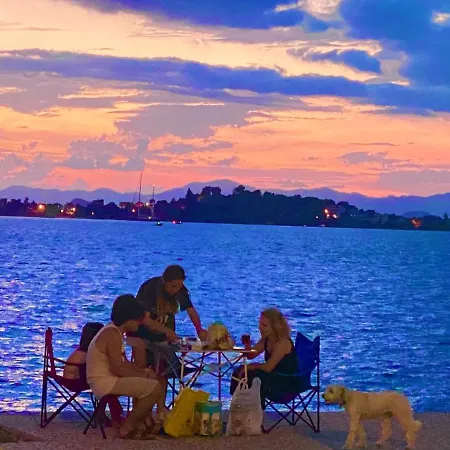 Maldives, Right On Sea In Center Of Apartamento *