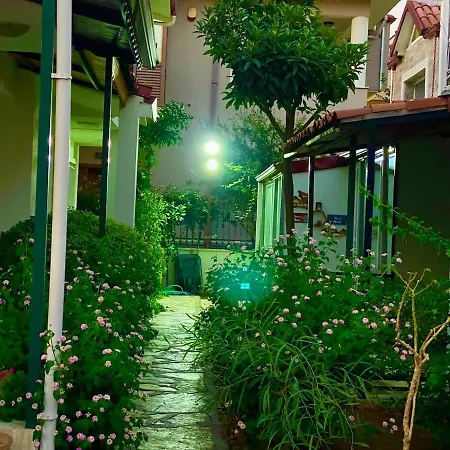 Apartamento Maldives, Right On Sea In Center Of